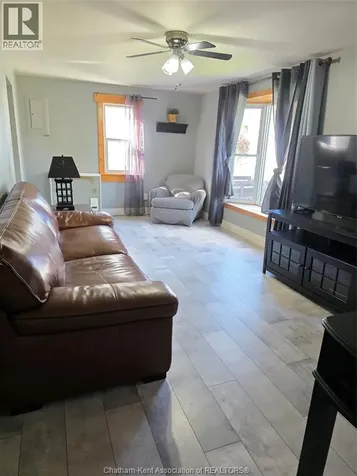 18 Pearl Street Wallaceburg ON N8A 1P6