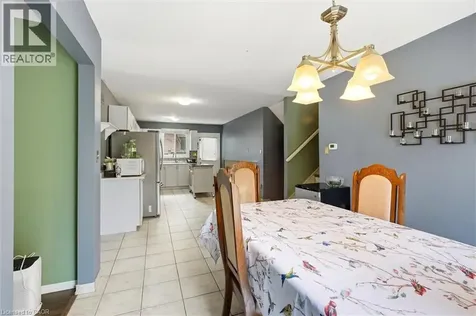 18 Anne Court Grimsby ON L3M 5B4