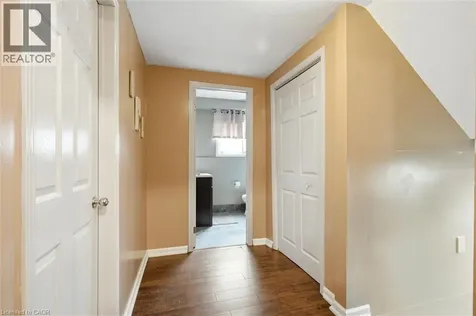 18 Anne Court Grimsby ON L3M 5B4
