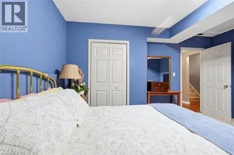 18 Anne Court Grimsby ON L3M 5B4
