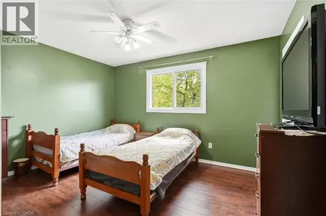 18 Anne Court Grimsby ON L3M 5B4