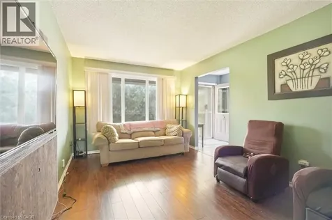 18 Anne Court Grimsby ON L3M 5B4
