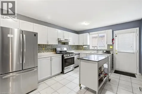 18 Anne Court Grimsby ON L3M 5B4