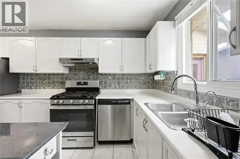 18 Anne Court Grimsby ON L3M 5B4