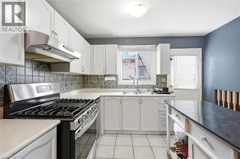 18 Anne Court Grimsby ON L3M 5B4