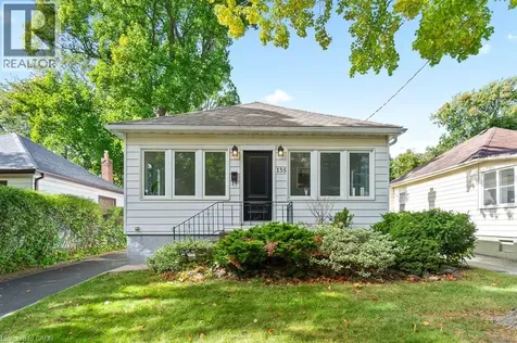 135 Deane Avenue Oakville ON L6K 1N2