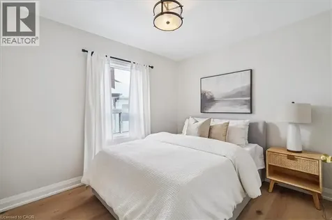 135 Deane Avenue Oakville ON L6K 1N2