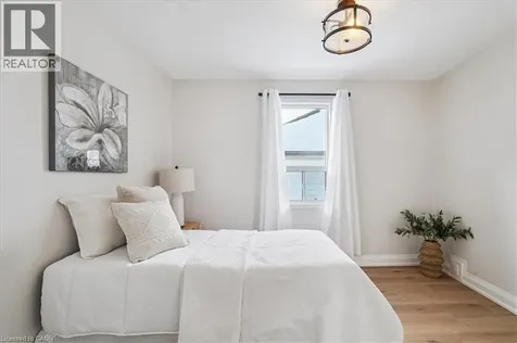 135 Deane Avenue Oakville ON L6K 1N2