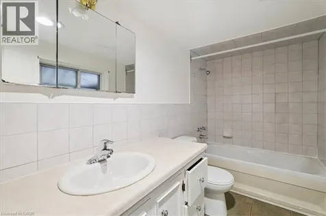 135 Deane Avenue Oakville ON L6K 1N2