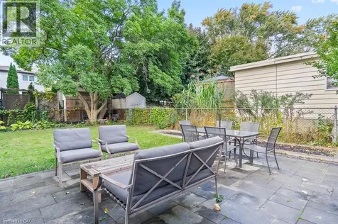 135 Deane Avenue Oakville ON L6K 1N2