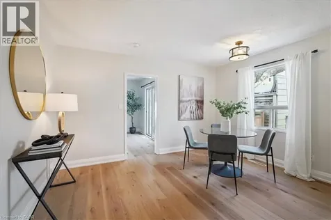 135 Deane Avenue Oakville ON L6K 1N2