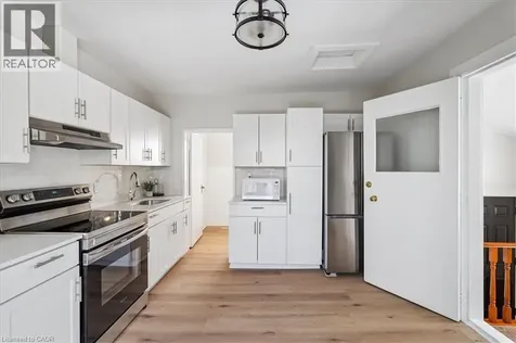 135 Deane Avenue Oakville ON L6K 1N2
