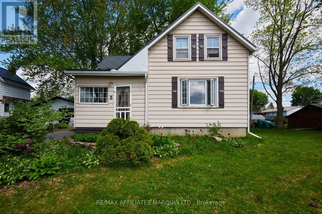 5 Pine Street South Stormont ON K0C 1M0