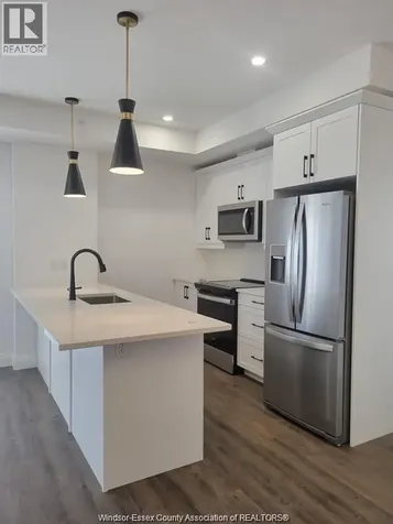 3817 Howard Ave Avenue Windsor ON N9E 0B5