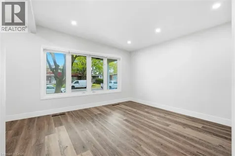 16 Ronaldshay Avenue Hamilton ON L9A 3B1