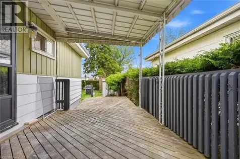 16 Ronaldshay Avenue Hamilton ON L9A 3B1