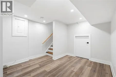 16 Ronaldshay Avenue Hamilton ON L9A 3B1