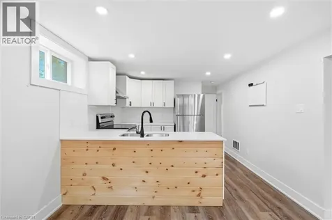 16 Ronaldshay Avenue Hamilton ON L9A 3B1