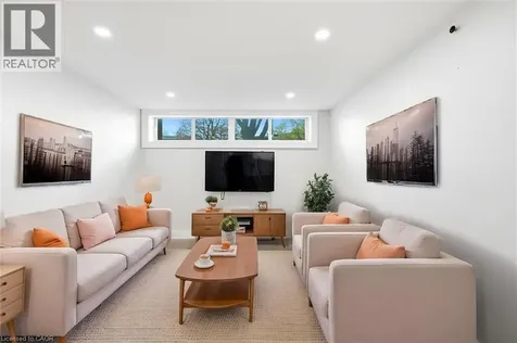 16 Ronaldshay Avenue Hamilton ON L9A 3B1