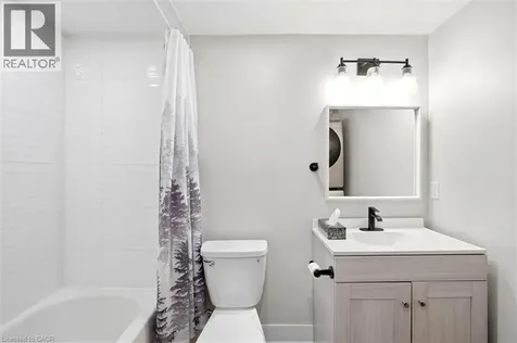 16 Ronaldshay Avenue Hamilton ON L9A 3B1