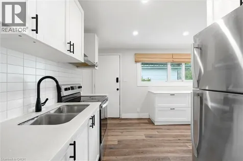 16 Ronaldshay Avenue Hamilton ON L9A 3B1