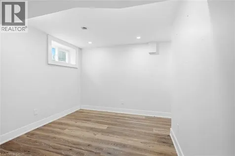 16 Ronaldshay Avenue Hamilton ON L9A 3B1
