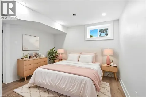 16 Ronaldshay Avenue Hamilton ON L9A 3B1