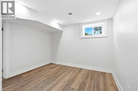 16 Ronaldshay Avenue Hamilton ON L9A 3B1