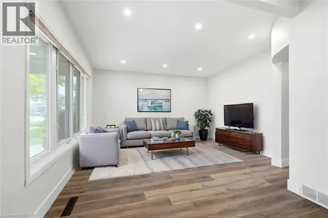 16 Ronaldshay Avenue Hamilton ON L9A 3B1