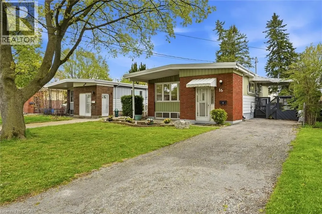 16 Ronaldshay Avenue Hamilton ON L9A 3B1