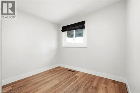 16 Ronaldshay Avenue Hamilton ON L9A 3B1