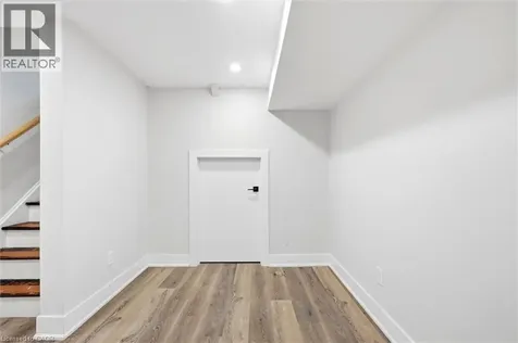 16 Ronaldshay Avenue Hamilton ON L9A 3B1