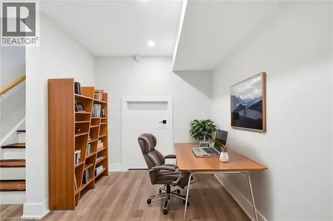 16 Ronaldshay Avenue Hamilton ON L9A 3B1