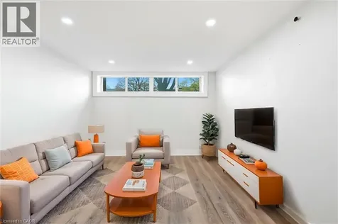 16 Ronaldshay Avenue Hamilton ON L9A 3B1