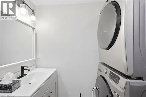 16 Ronaldshay Avenue Hamilton ON L9A 3B1