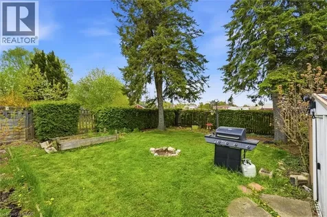 16 Ronaldshay Avenue Hamilton ON L9A 3B1