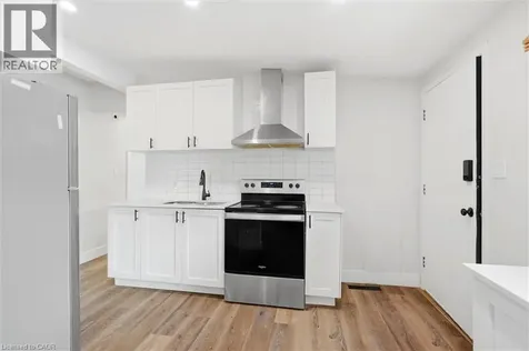 16 Ronaldshay Avenue Hamilton ON L9A 3B1