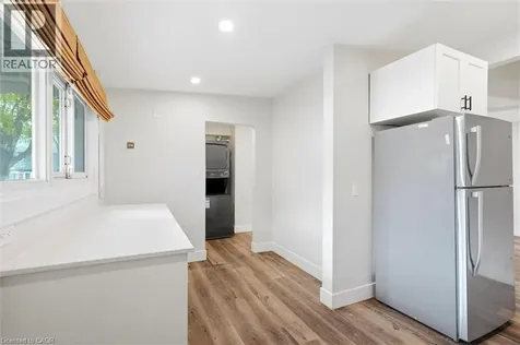 16 Ronaldshay Avenue Hamilton ON L9A 3B1