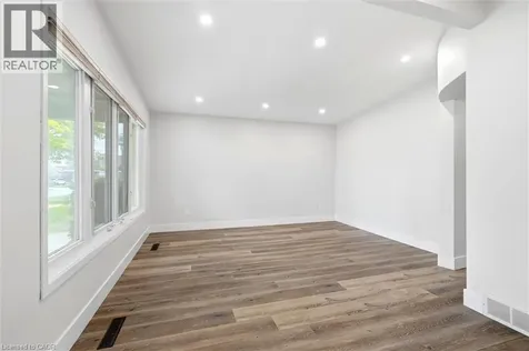 16 Ronaldshay Avenue Hamilton ON L9A 3B1