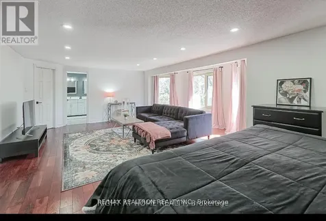 236 Mccaffrey Road South Newmarket (glenway Estates) ON L3X 1J3