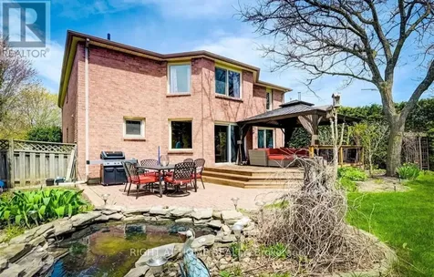 236 Mccaffrey Road South Newmarket (glenway Estates) ON L3X 1J3