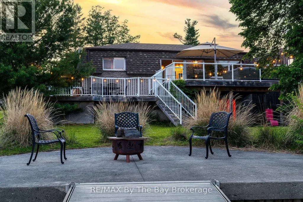 83 Old Mosley Street Wasaga Beach ON L9Z 2J5
