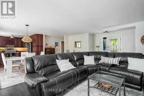 83 Old Mosley Street Wasaga Beach ON L9Z 2J5