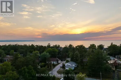 83 Old Mosley Street Wasaga Beach ON L9Z 2J5