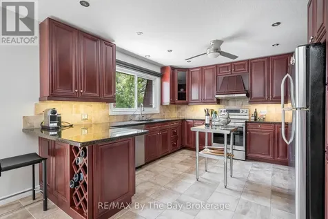 83 Old Mosley Street Wasaga Beach ON L9Z 2J5