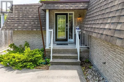 83 Old Mosley Street Wasaga Beach ON L9Z 2J5