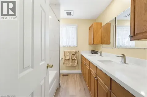 10 Huisman Lane Hamilton ON L8N 2Z7
