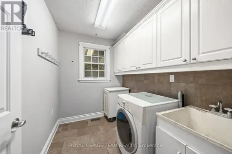 3162 Woodroffe Avenue Ottawa ON K2J 4G4