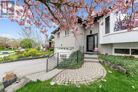 8 Esther Avenue Cambridge ON N1S 4L6