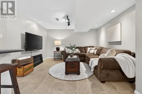 8 Esther Avenue Cambridge ON N1S 4L6